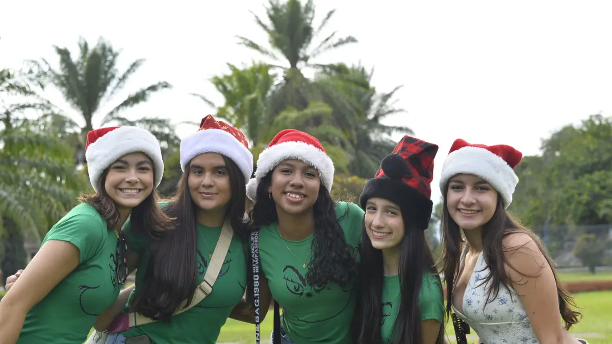 Cierre con Broche de Oro: La Alegría y el Talento de 10° y 11° Iluminan la Navidad