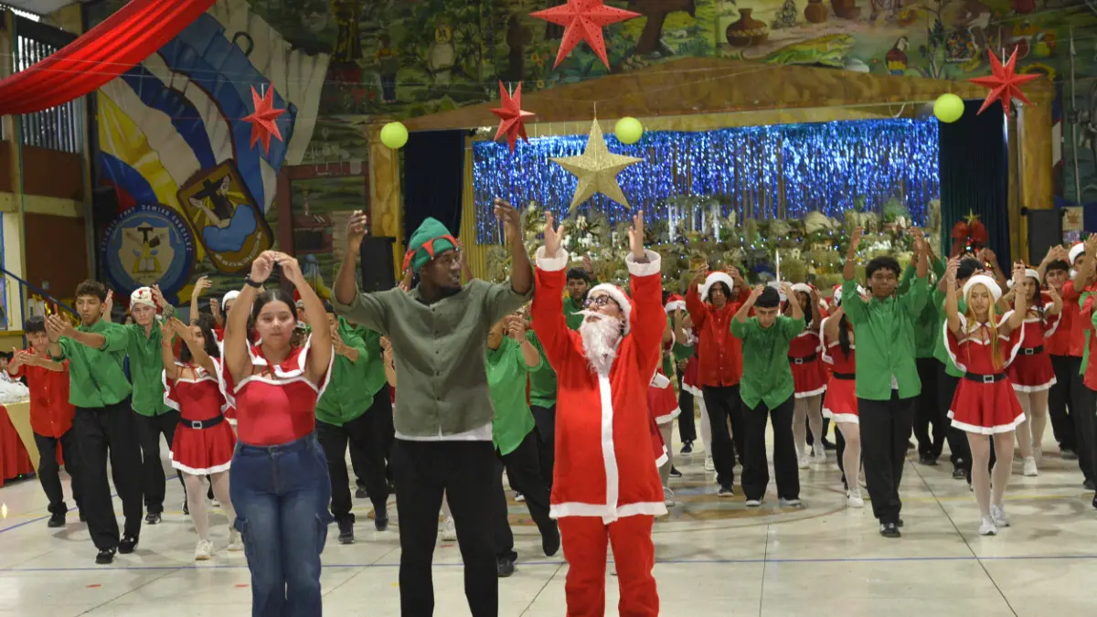 Cierre con Broche de Oro: La Alegría y el Talento de 10° y 11° Iluminan la Navidad