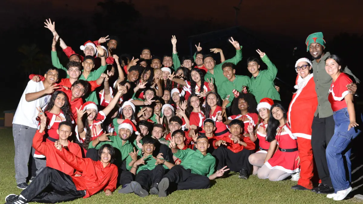 Cierre con Broche de Oro: La Alegría y el Talento de 10° y 11° Iluminan la Navidad