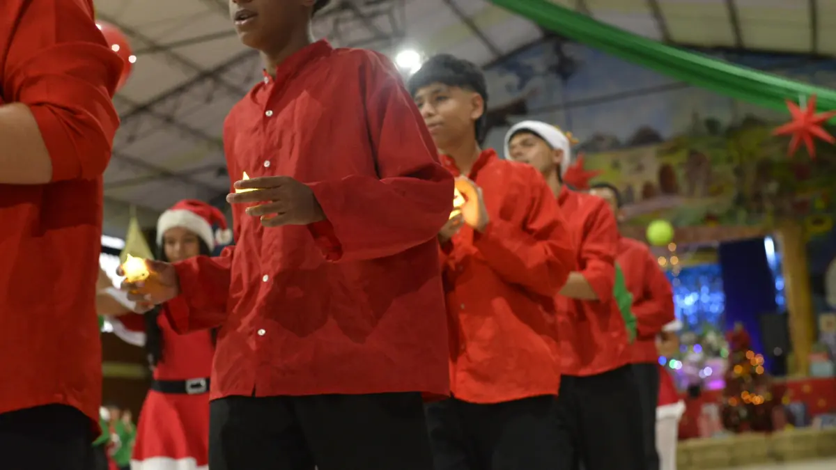 Cierre con Broche de Oro: La Alegría y el Talento de 10° y 11° Iluminan la Navidad