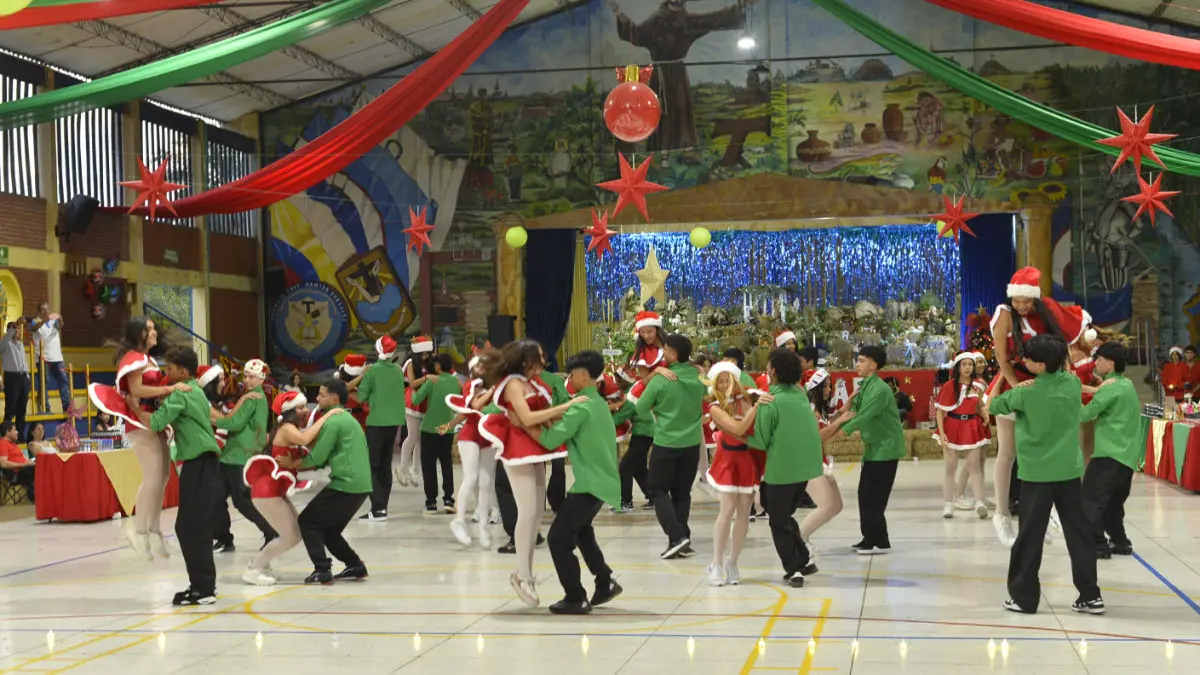 Cierre con Broche de Oro: La Alegría y el Talento de 10° y 11° Iluminan la Navidad