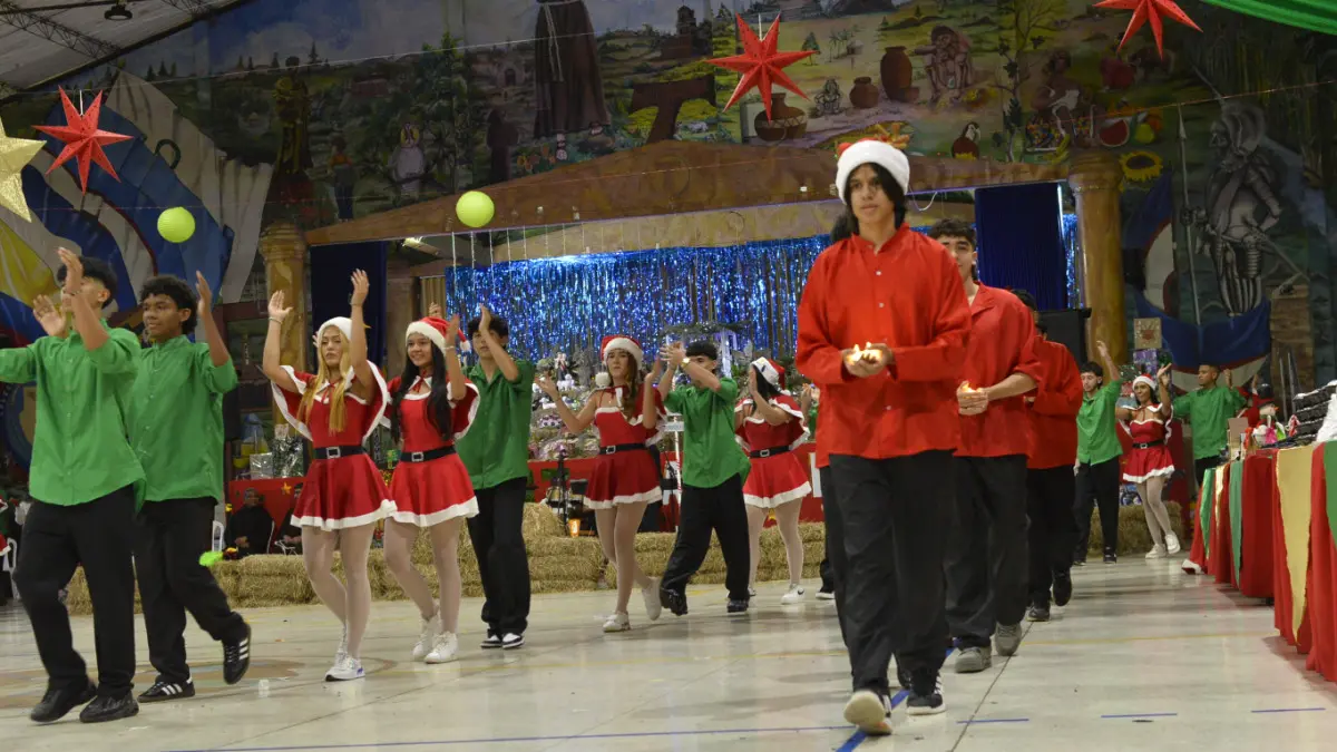 Cierre con Broche de Oro: La Alegría y el Talento de 10° y 11° Iluminan la Navidad